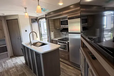(Delivery ONLY) Sunset Trail, sleeps 10+, 2 bathrooms
