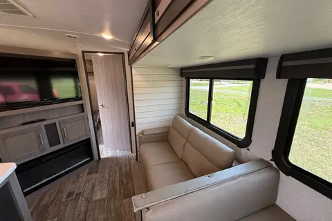 (Delivery ONLY) Sunset Trail, sleeps 10+, 2 bathrooms