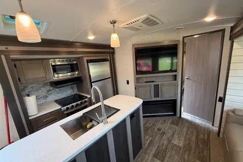 (Delivery ONLY) Sunset Trail, sleeps 10+, 2 bathrooms