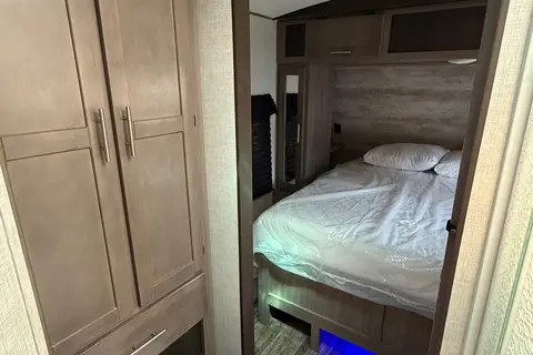 (Delivery ONLY) Sunset Trail, sleeps 10+, 2 bathrooms