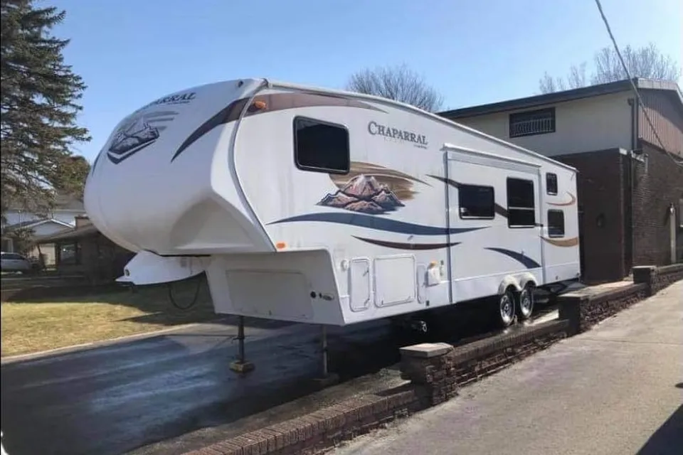 Annie’s Coachmen Chapparel Lite Fifth Wheel