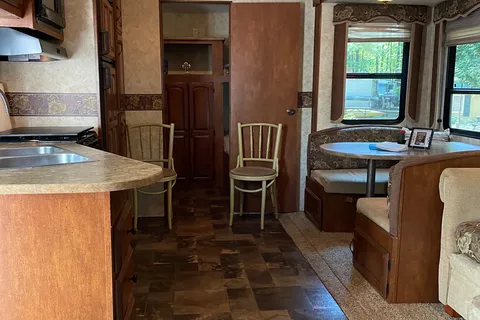 Annie’s Coachmen Chapparel Lite Fifth Wheel