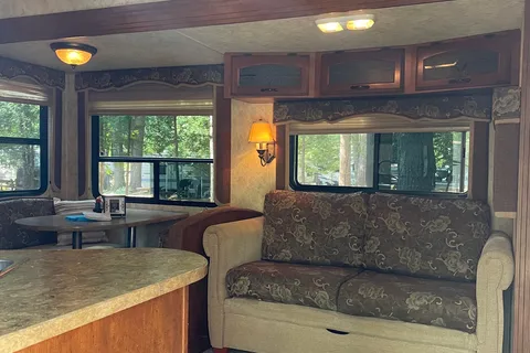 Annie’s Coachmen Chapparel Lite Fifth Wheel