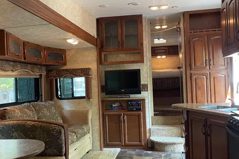 Annie’s Coachmen Chapparel Lite Fifth Wheel
