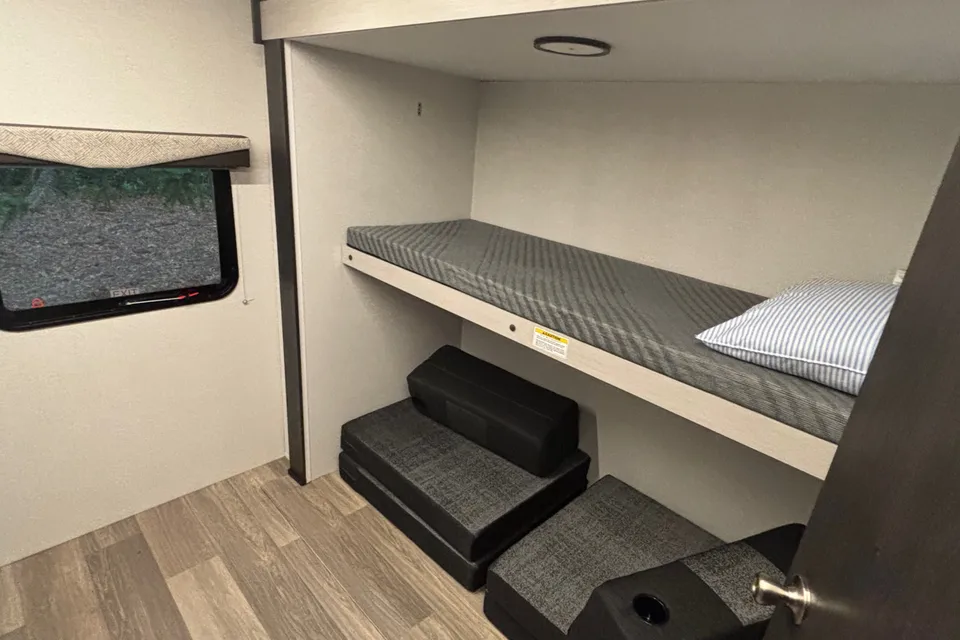 Mathew's Cruiser RV Shadow cruiser 330BHS Travel Trailer