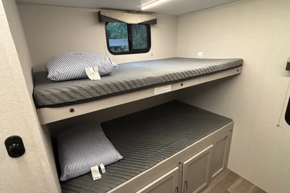 Mathew's Cruiser RV Shadow cruiser 330BHS Travel Trailer