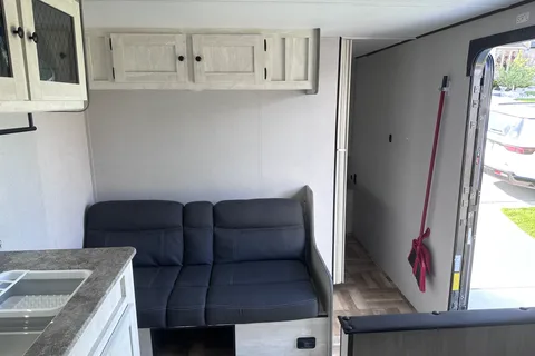 Dustin's Grand River 270BHN Travel Trailer