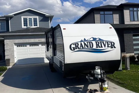 Dustin's Grand River 270BHN Travel Trailer