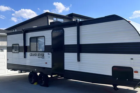 Dustin's Grand River 270BHN Travel Trailer
