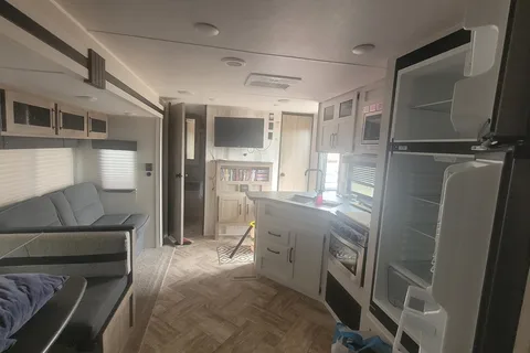 Jon's Forest River Puma 31 qbbh Travel Trailer
