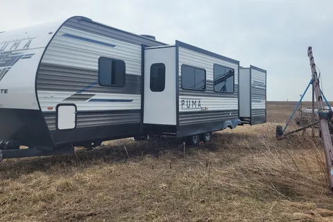Jon's Forest River Puma 31 qbbh Travel Trailer