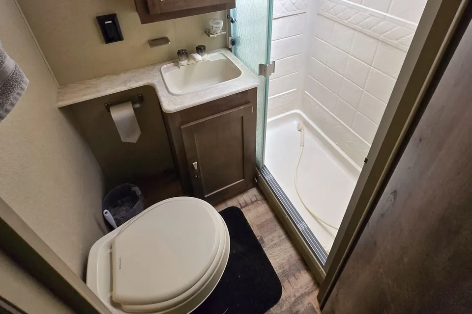 Cozy Little 5th Wheel
