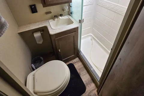 Cozy Little 5th Wheel
