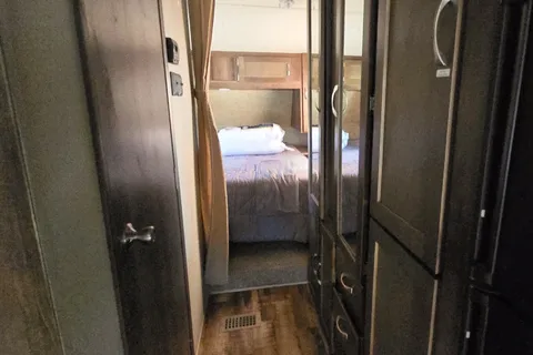 Cozy Little 5th Wheel