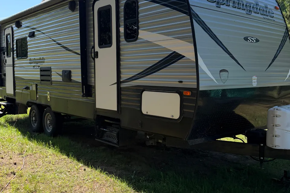 Cats Springdale SS Travel Trailer