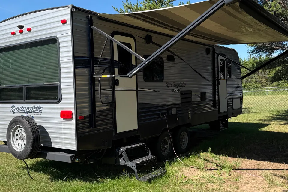 Cats Springdale SS Travel Trailer