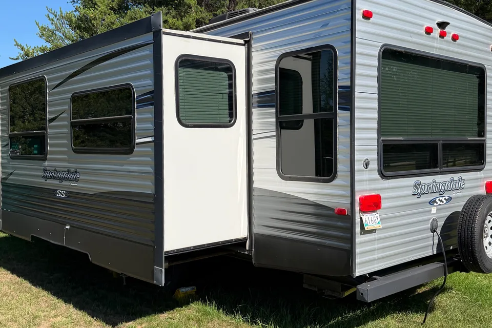 Cats Springdale SS Travel Trailer