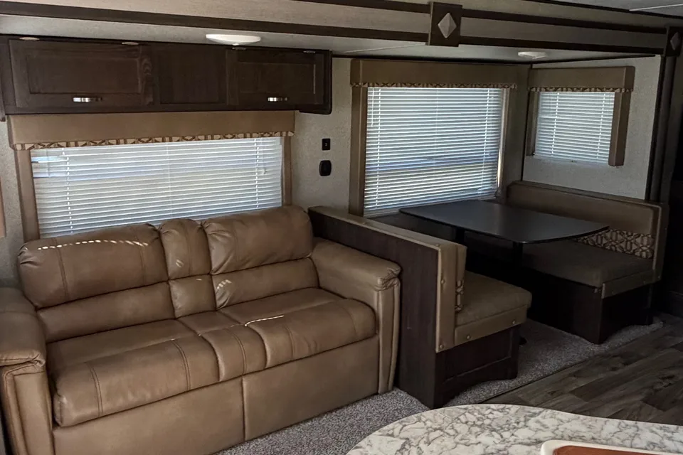 Cats Springdale SS Travel Trailer