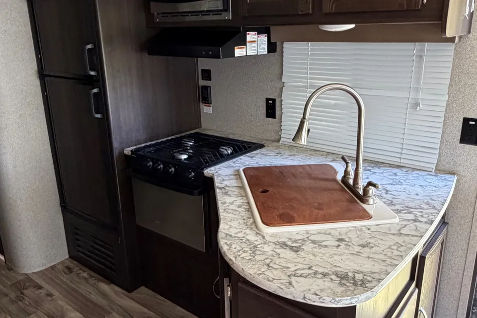 Cats Springdale SS Travel Trailer