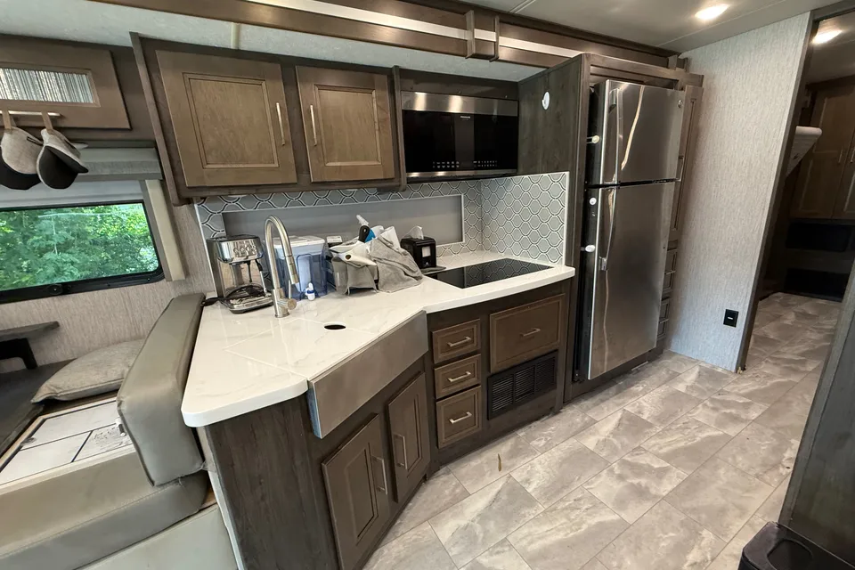 Doron’s Coachmen SRS SPORTSCOACH 354QS Class A