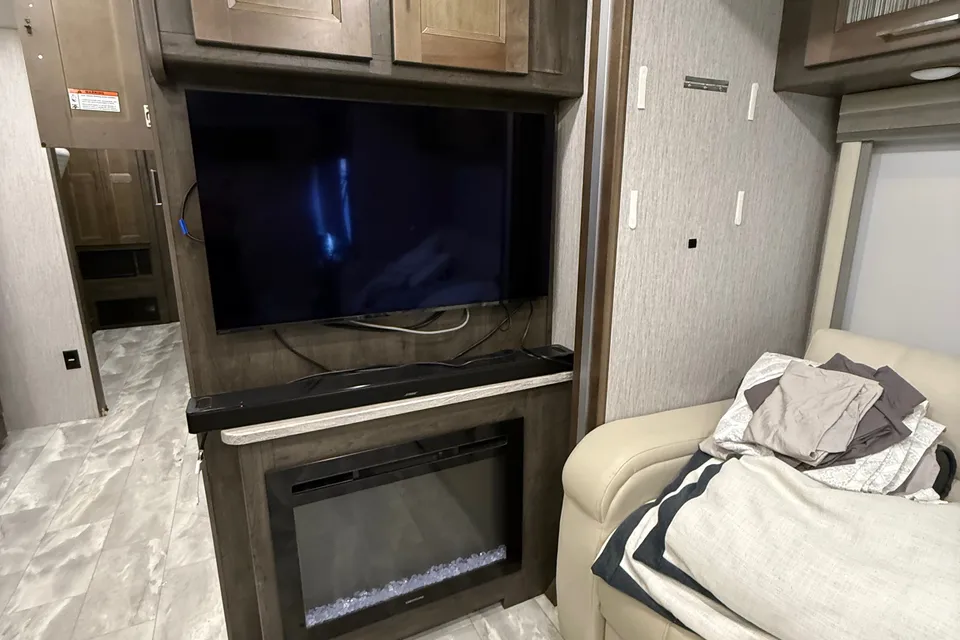 Doron’s Coachmen SRS SPORTSCOACH 354QS Class A