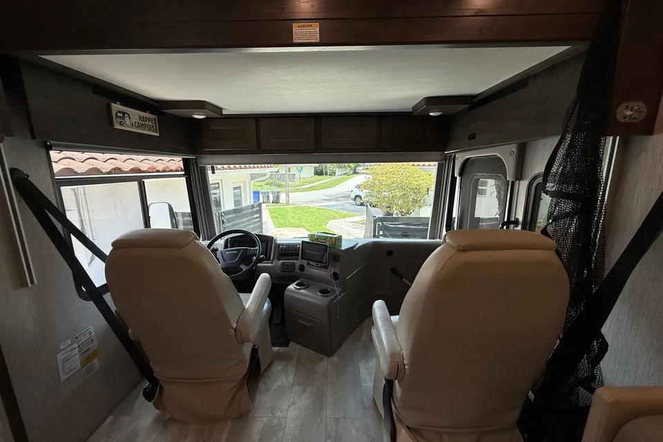 Doron’s Coachmen SRS SPORTSCOACH 354QS Class A