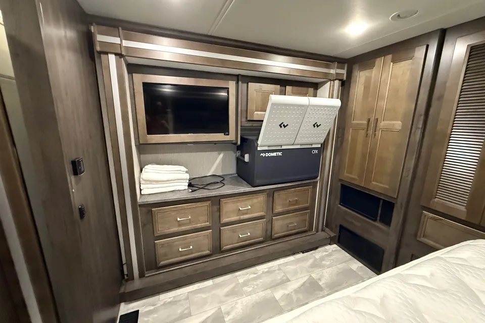 Doron’s Coachmen SRS SPORTSCOACH 354QS Class A