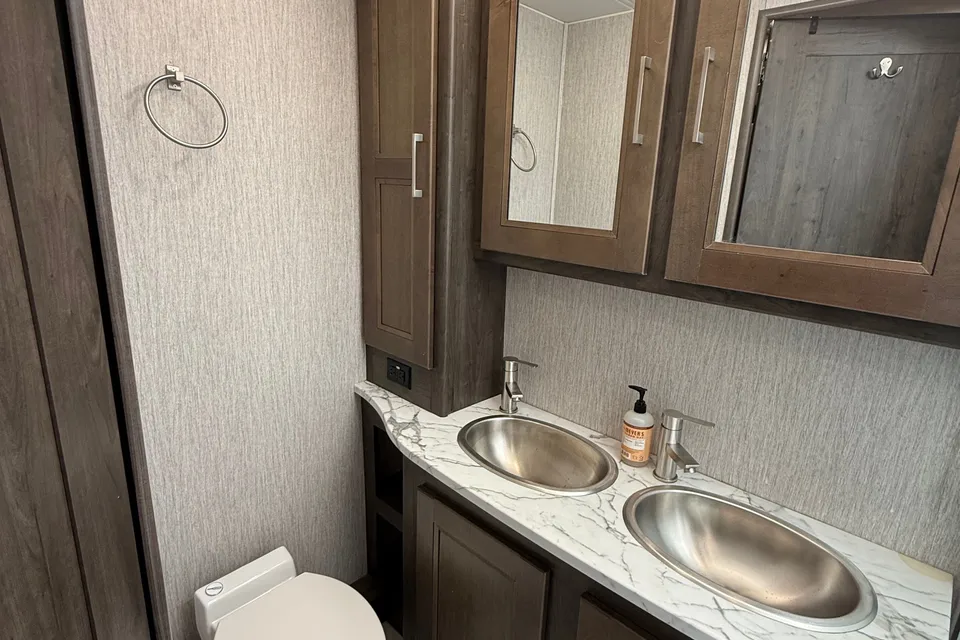 Doron’s Coachmen SRS SPORTSCOACH 354QS Class A