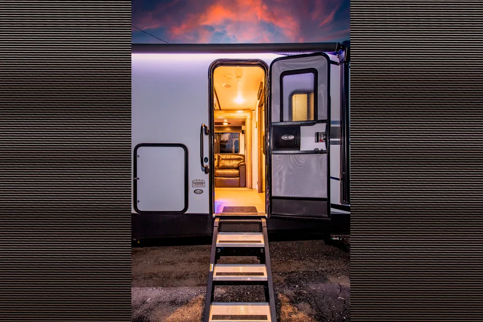 Rv Rentals Way of Life's Keystone Passport GT Series 3400QB Travel Trailer (Sleep 12) LP1
