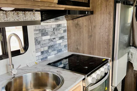  Easy to drive- RV rental