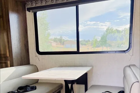  Easy to drive- RV rental