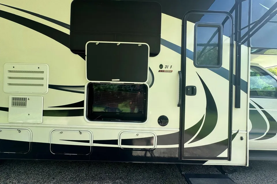 Phoenix - Entegra Coach Odyssey 31F Class C ***SLEEPS 10***UNLIMITED MILES***