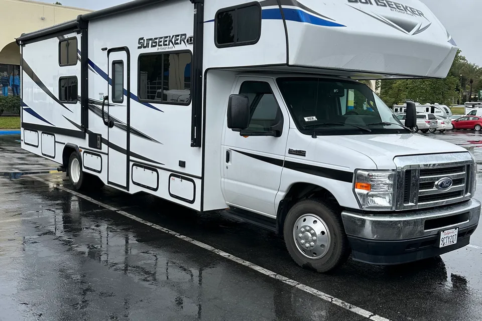 Brian's Forest River Sunseeker le 3250 Class C