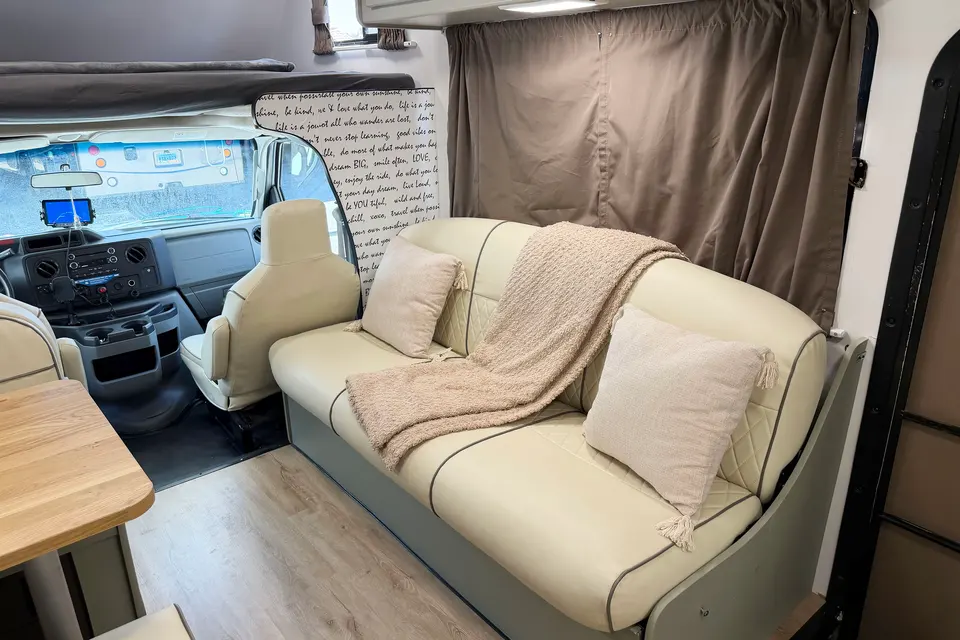 (#3) Fully Stocked RV | Sleeps 7 | Vegas, Camping, Festivals