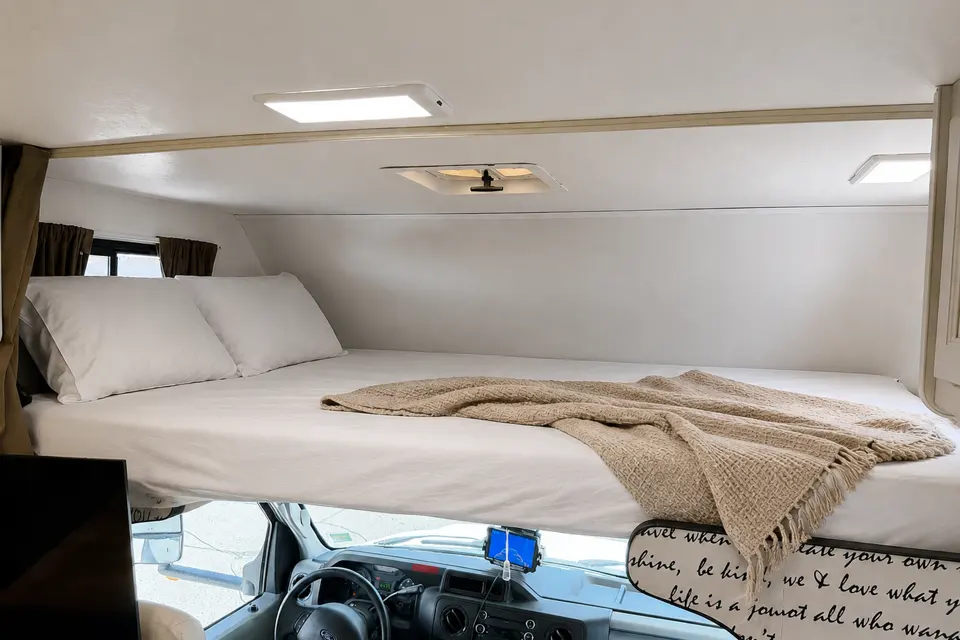 (#3) Fully Stocked RV | Sleeps 7 | Vegas, Camping, Festivals