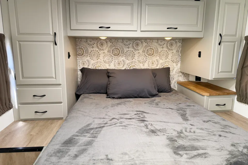 (#3) Fully Stocked RV | Sleeps 7 | Vegas, Camping, Festivals