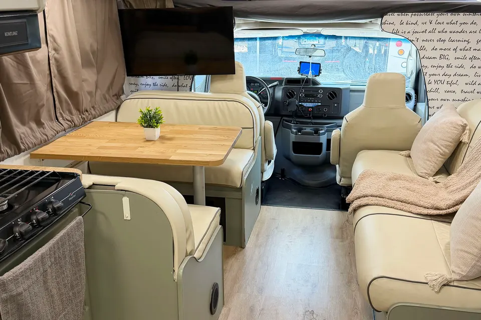 (#3) Fully Stocked RV | Sleeps 7 | Vegas, Camping, Festivals