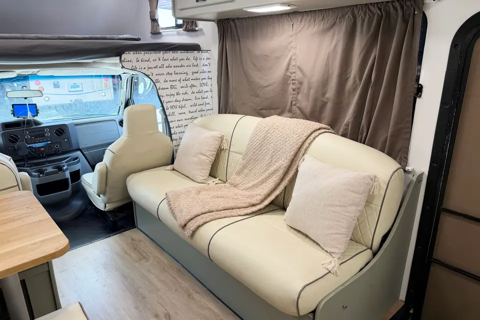 (#3) Fully Stocked RV | Sleeps 7 | Vegas, Camping, Festivals