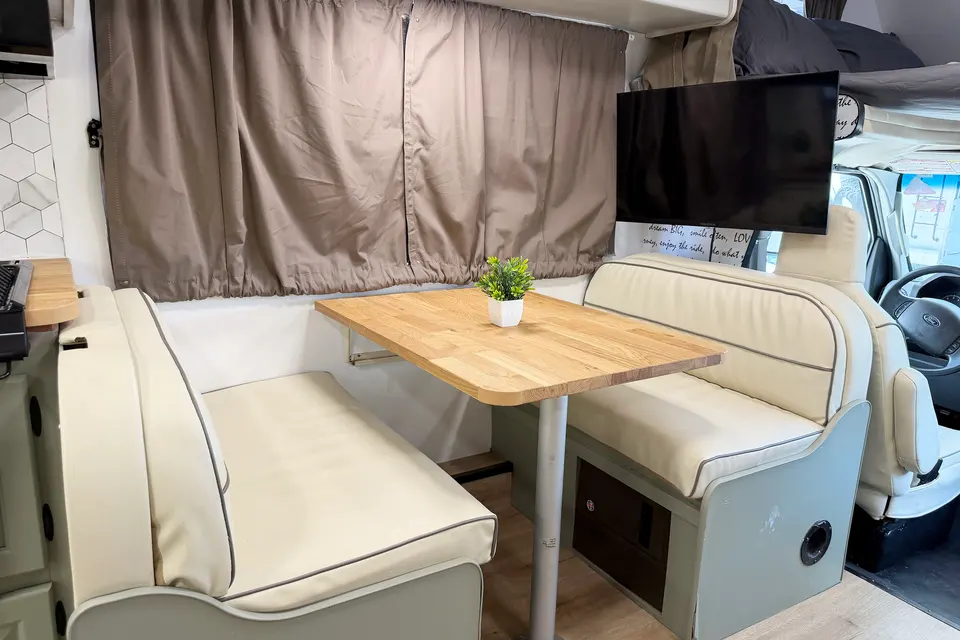 (#3) Fully Stocked RV | Sleeps 7 | Vegas, Camping, Festivals
