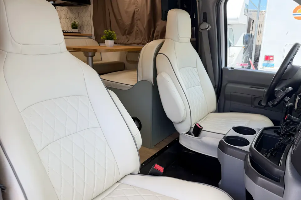 (#3) Fully Stocked RV | Sleeps 7 | Vegas, Camping, Festivals