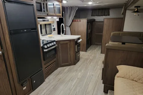 Hideaway Rv Rentals pet friendly spacious Grey Wolf limited
