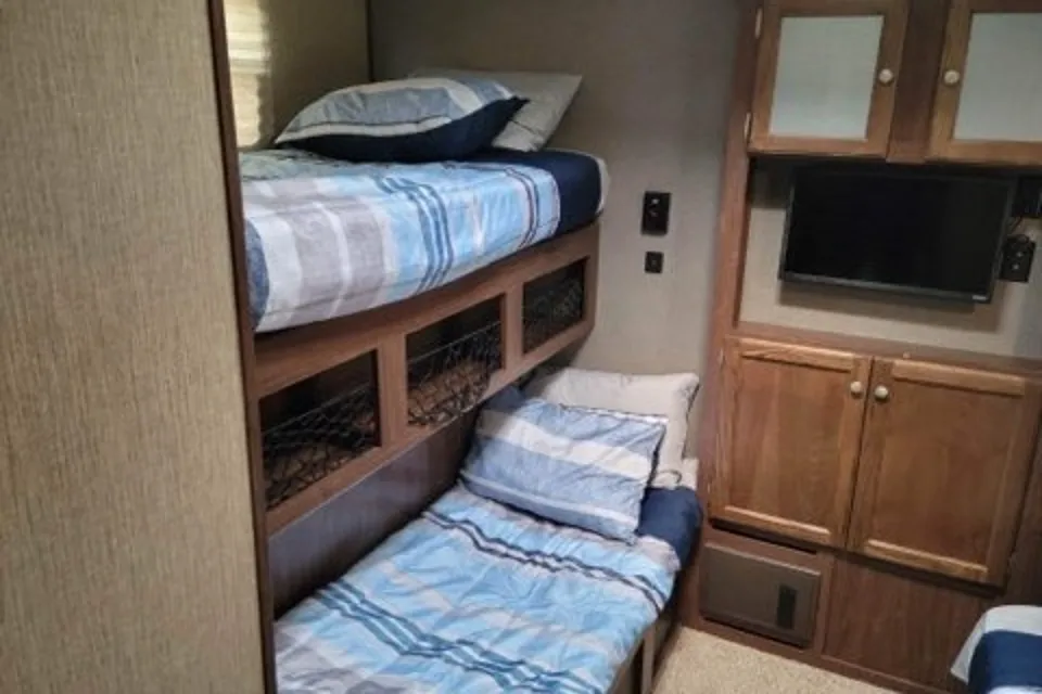 38' Keystone Sprinter Fifth Wheel