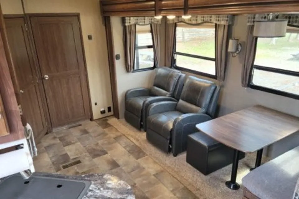 38' Keystone Sprinter Fifth Wheel