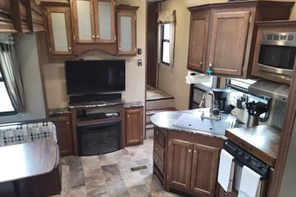 38' Keystone Sprinter Fifth Wheel