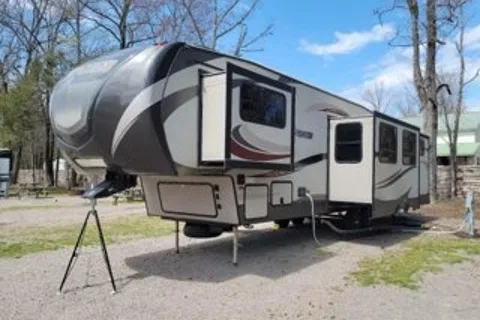 38' Keystone Sprinter Fifth Wheel