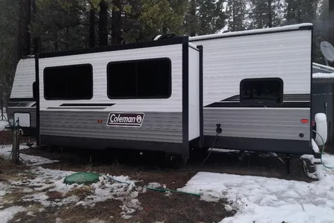 Camping time Coleman Lantern BH263 Travel Trailer