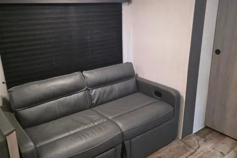 Camping time Coleman Lantern BH263 Travel Trailer