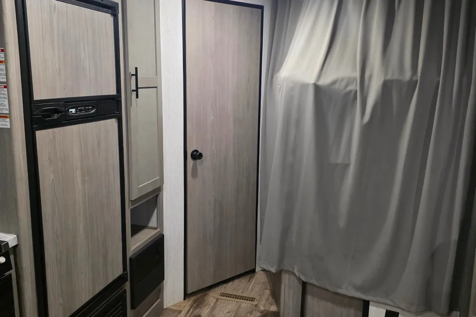 Camping time Coleman Lantern BH263 Travel Trailer