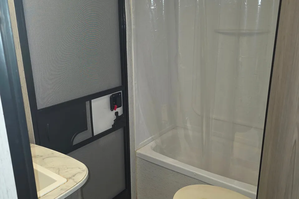 Camping time Coleman Lantern BH263 Travel Trailer