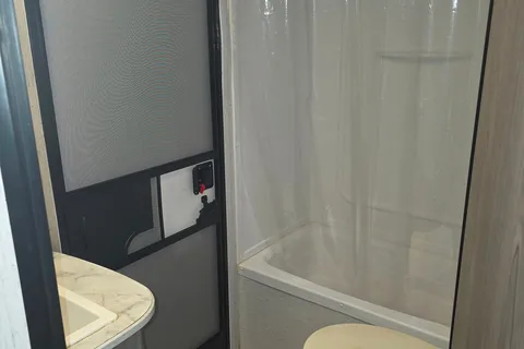 Camping time Coleman Lantern BH263 Travel Trailer